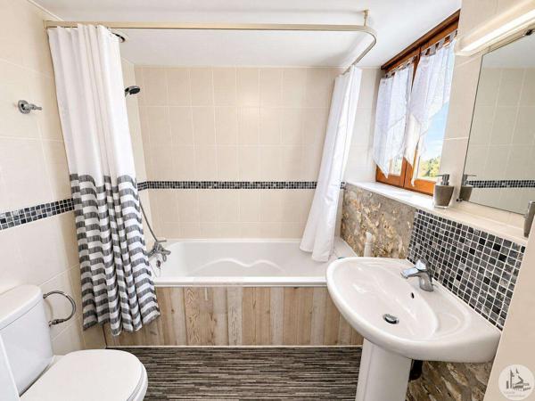 Propriété de caractère avec piscine et deux gîtes