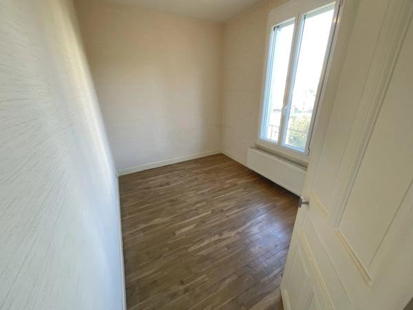 Maison de 1930 -  Trois Chambres - 464m2 de Terrain