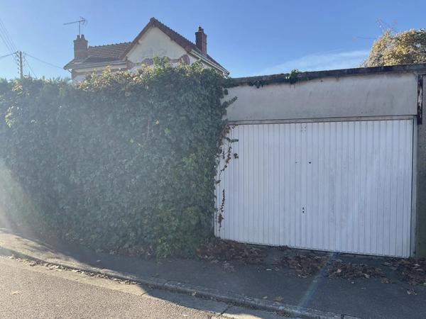 Maison de 1930 -  Trois Chambres - 464m2 de Terrain