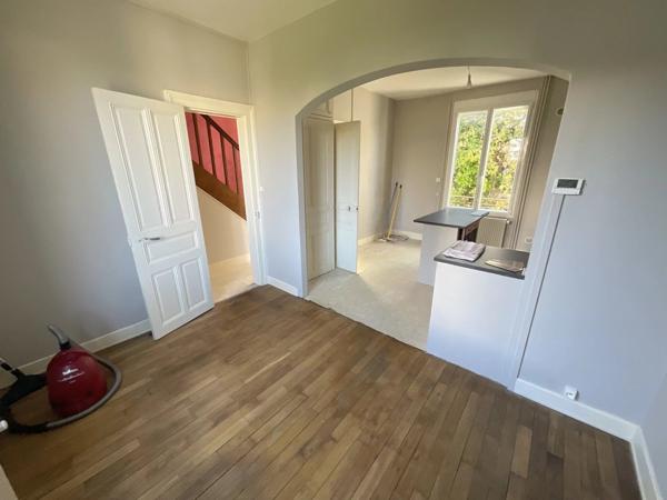 Maison de 1930 -  Trois Chambres - 464m2 de Terrain