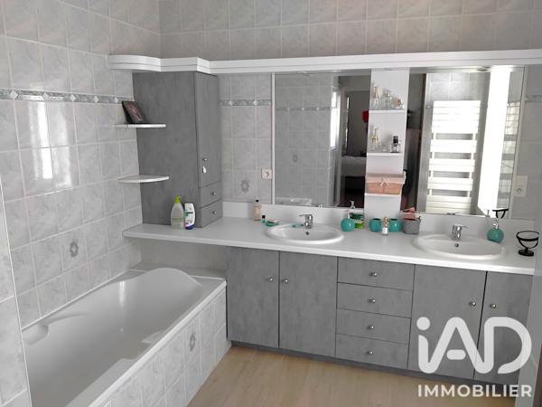 Maison à vendre 9 pièces 196 m² Chantonnay