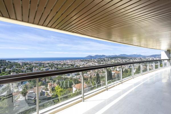 Superbe appartement en dernier étage avec vue mer panoramique