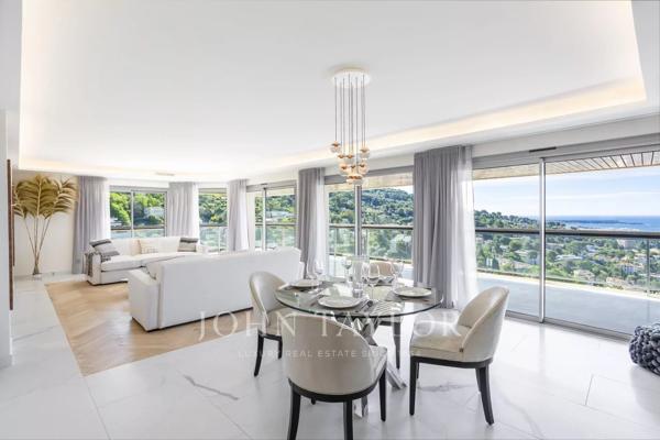 Superbe appartement en dernier étage avec vue mer panoramique
