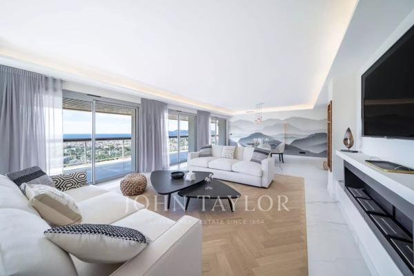 Superbe appartement en dernier étage avec vue mer panoramique