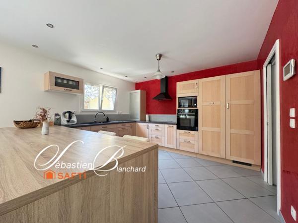 Maison contemporaine de 161 m² à Confort avec annexe, prestations haut de gamme