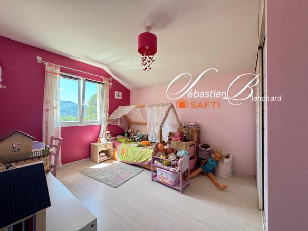 Maison contemporaine de 161 m² à Confort avec annexe, prestations haut de gamme