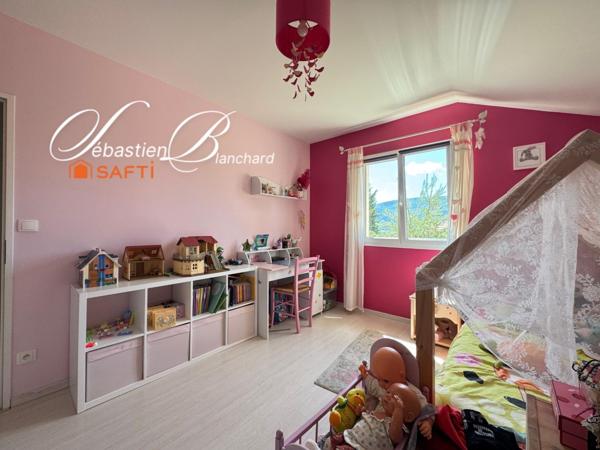 Maison contemporaine de 161 m² à Confort avec annexe, prestations haut de gamme