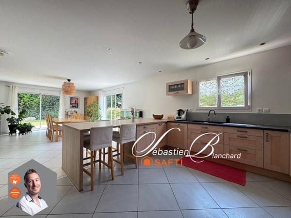 Maison contemporaine de 161 m² à Confort avec annexe, prestations haut de gamme