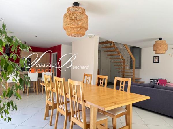 Maison contemporaine de 161 m² à Confort avec annexe, prestations haut de gamme