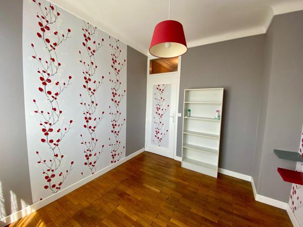 MAISON SEMI—INDIVIDUELLE 5 CHAMBRES DOUBLE GARAGE