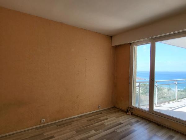 A Perros-Guirec, appartement T3 avec VUE SUR MER EXCEPTIONNELLE !