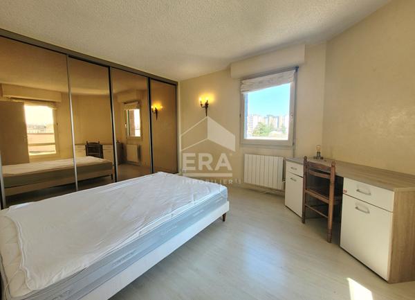 PAU - LOCATION MEUBLEE- Appartement 3 pièces de 90 m2 avec terrasse et garage