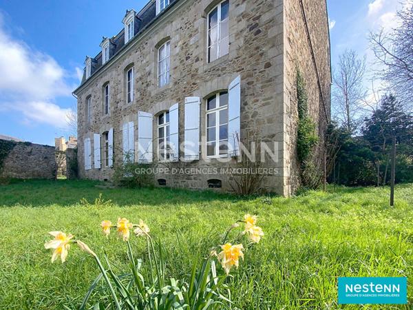 A vendre maison de prestige, centre de LAMBALLE proche des commodités, 11 chambres