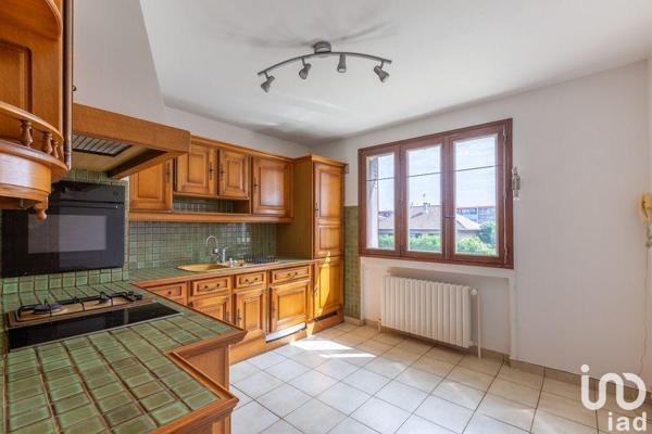 House for sale 4 rooms 164 m² Saint-Priest