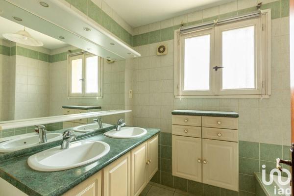 House for sale 4 rooms 164 m² Saint-Priest