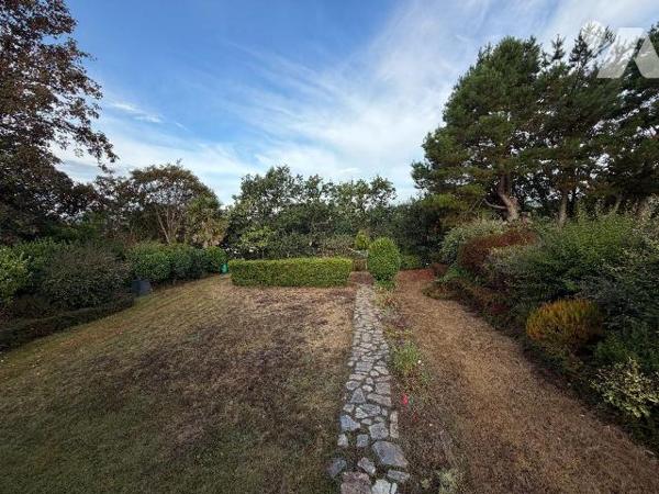Maison à vendre à Châteaulin (29150) en Finistère (29)

Vente d'une maison située à Châteauli...