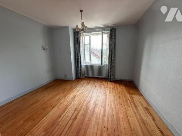 Maison à vendre à Châteaulin (29150) en Finistère (29)

Vente d'une maison située à Châteauli...