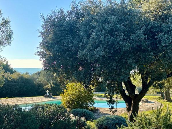 Villa lumineuse en position dominante avec vue !