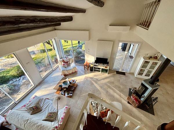 Villa lumineuse en position dominante avec vue !