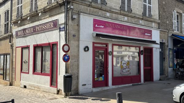 Avallon (89200) Local commercial centre Place de la Fontaine- Mairie AVALLON