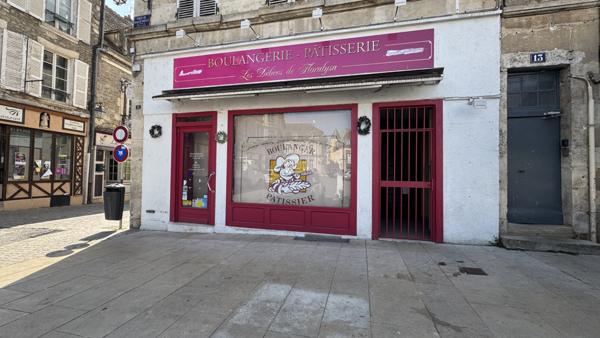 Avallon (89200) Local commercial centre Place de la Fontaine- Mairie AVALLON