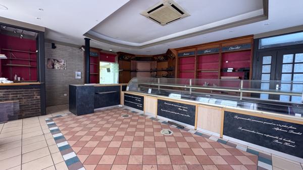 Avallon (89200) Local commercial centre Place de la Fontaine- Mairie AVALLON