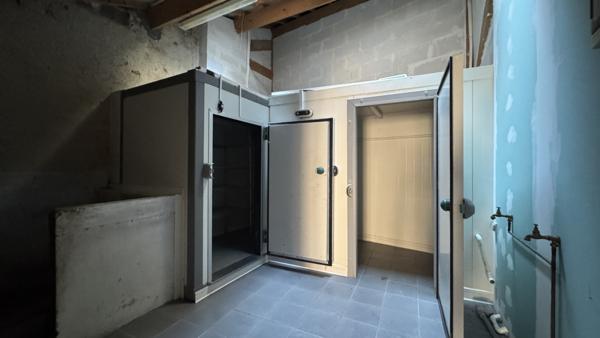 Avallon (89200) Local commercial centre Place de la Fontaine- Mairie AVALLON