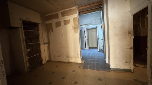 Avallon (89200) Local commercial centre Place de la Fontaine- Mairie AVALLON