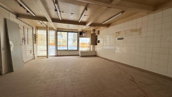 Avallon (89200) Local commercial centre Place de la Fontaine- Mairie AVALLON