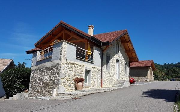 Maison à louer    4 pièces •  Copponex