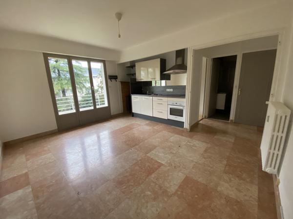 PROCÉ, T2 avec balcon au calme …