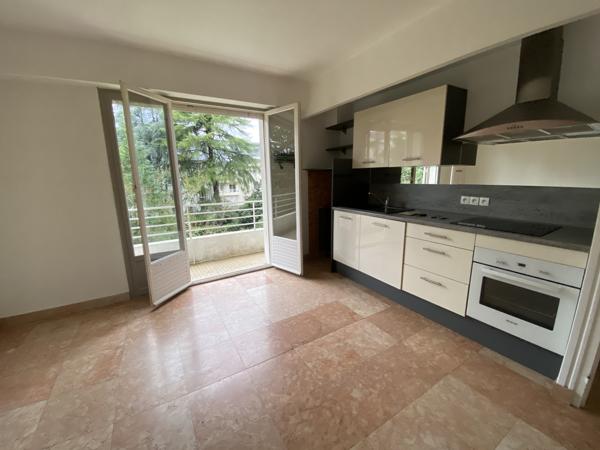 PROCÉ, T2 avec balcon au calme …