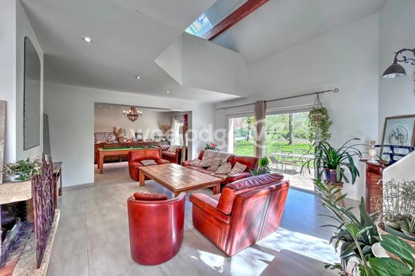 Maison à vendre 8 pièces de 216 m² à Sucy-en-Brie