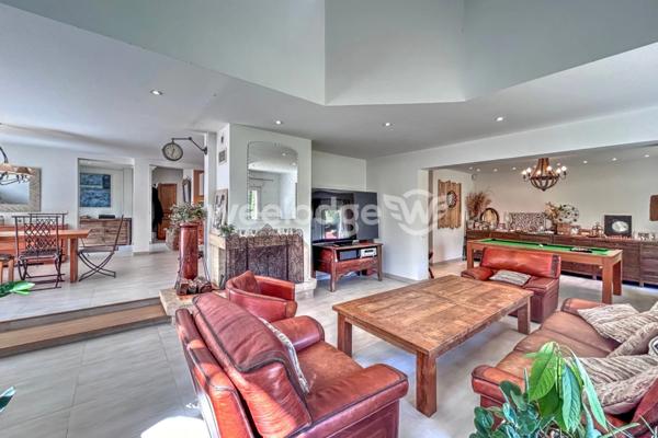 Maison à vendre 8 pièces de 216 m² à Sucy-en-Brie