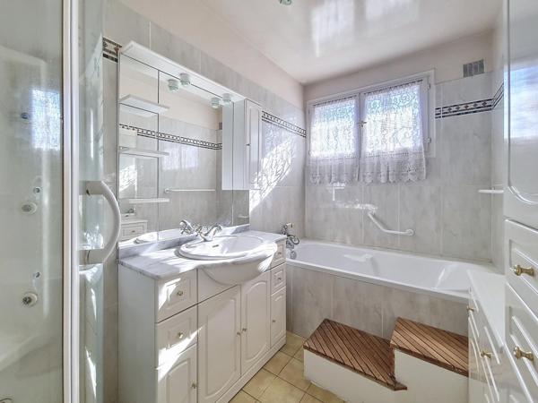 Maison 5 chambres sur sous sol total