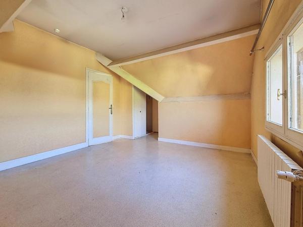 Maison 5 chambres sur sous sol total