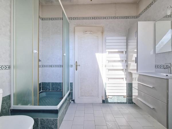 Maison 5 chambres sur sous sol total