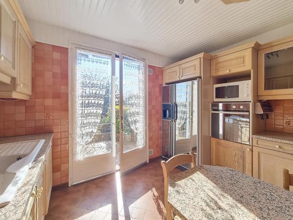 Maison 5 chambres sur sous sol total