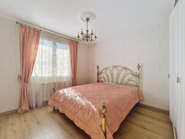 Maison 5 chambres sur sous sol total