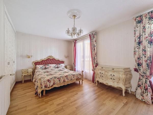 Maison 5 chambres sur sous sol total