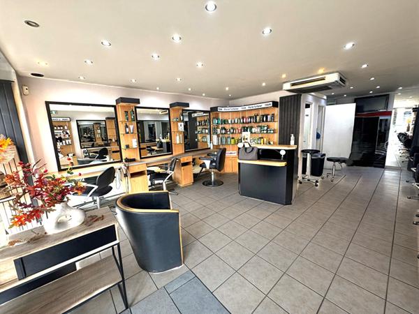 À VENDRE ! Fonds de commerce Salon de Coiffure à Breuillet Hyper Centre