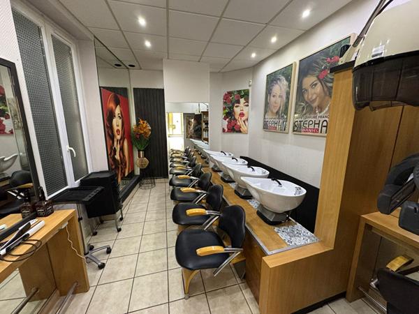 À VENDRE ! Fonds de commerce Salon de Coiffure à Breuillet Hyper Centre