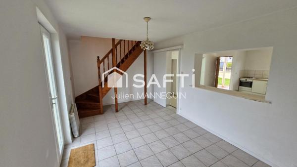 maison de plein pied avec 2 chambres, un garage et un jardin