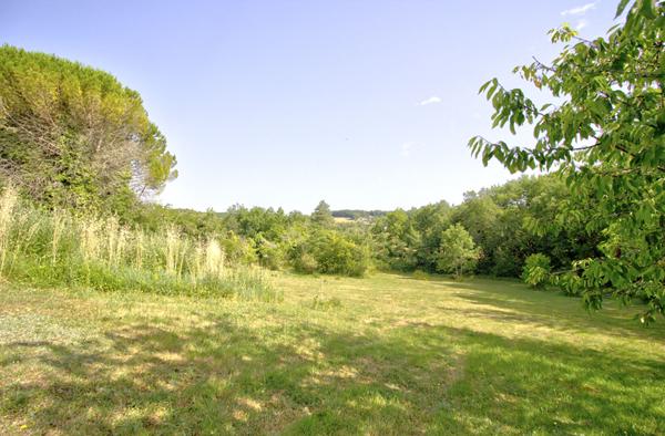 FOULAYRONNES - Ensemble immobilier de caractère de 315m² avec dépendance, garages et vue dans un environnement calme