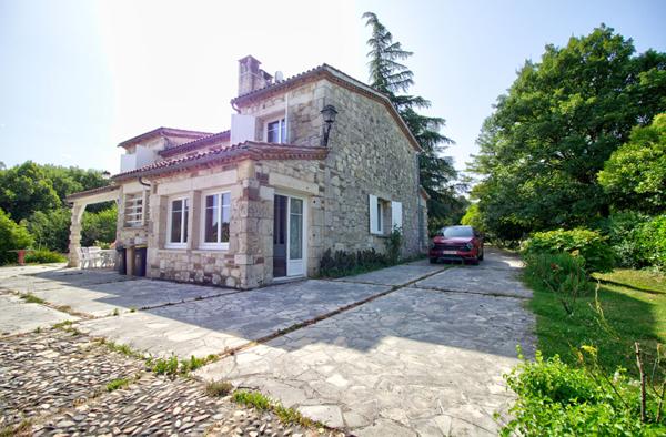 FOULAYRONNES - Ensemble immobilier de caractère de 315m² avec dépendance, garages et vue dans un environnement calme