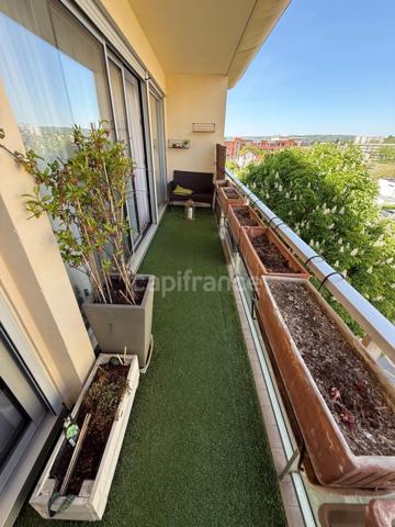 Coup de cœur assurée  pour ce lumineux 4 pièces rénové avec balcons et parking privatif EAUBONNE (95)