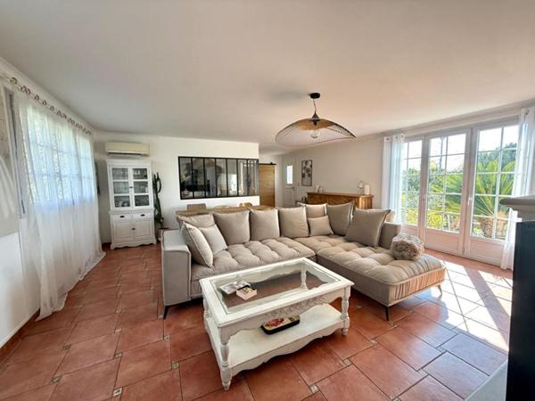 Maison de plain pied avec piscine