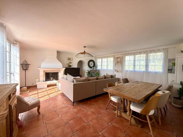 Maison de plain pied avec piscine