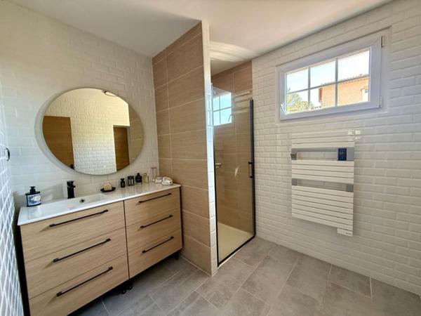 Maison de plain pied avec piscine