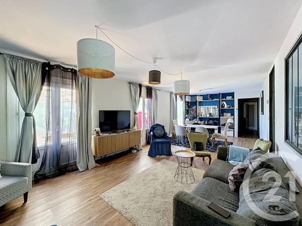 Maison à vendre  5 pièces - 116 m 2   ST PRIEST  - 69